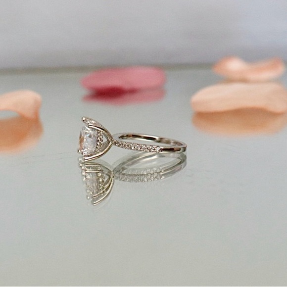 Round Brilliant CZ Ring w/ companion band, Hidden Halo, promise ring, Size 6 - Picture 5 of 5